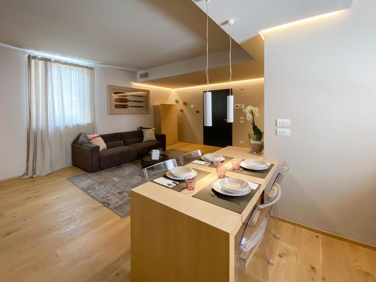 Time To Be - Luxury Apartments Centro Storico Peschiera del Garda Esterno foto